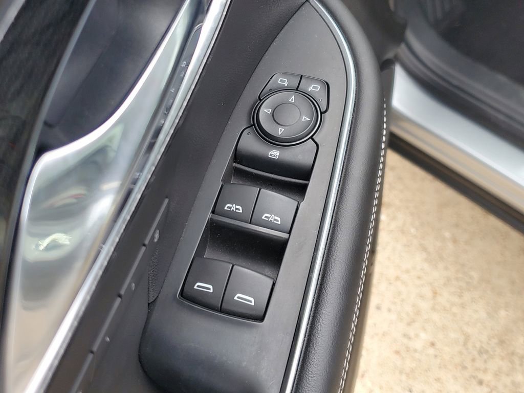 Used 2023 Buick Envision Essence w/ Sport Touring Package image 18