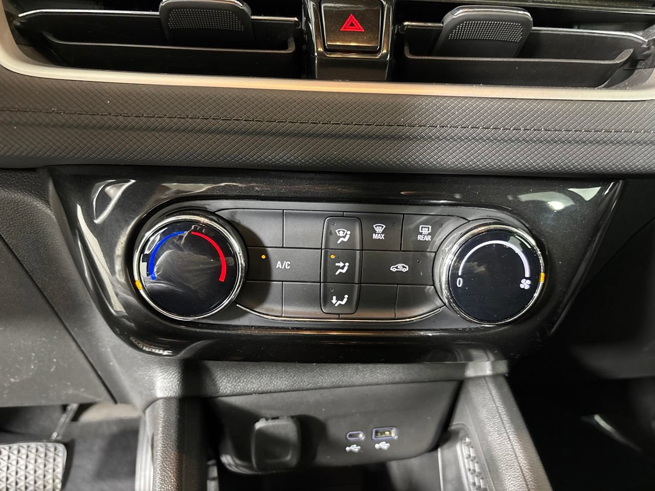 Used 2024 Chevrolet TrailBlazer LT AWD/4WD image 16