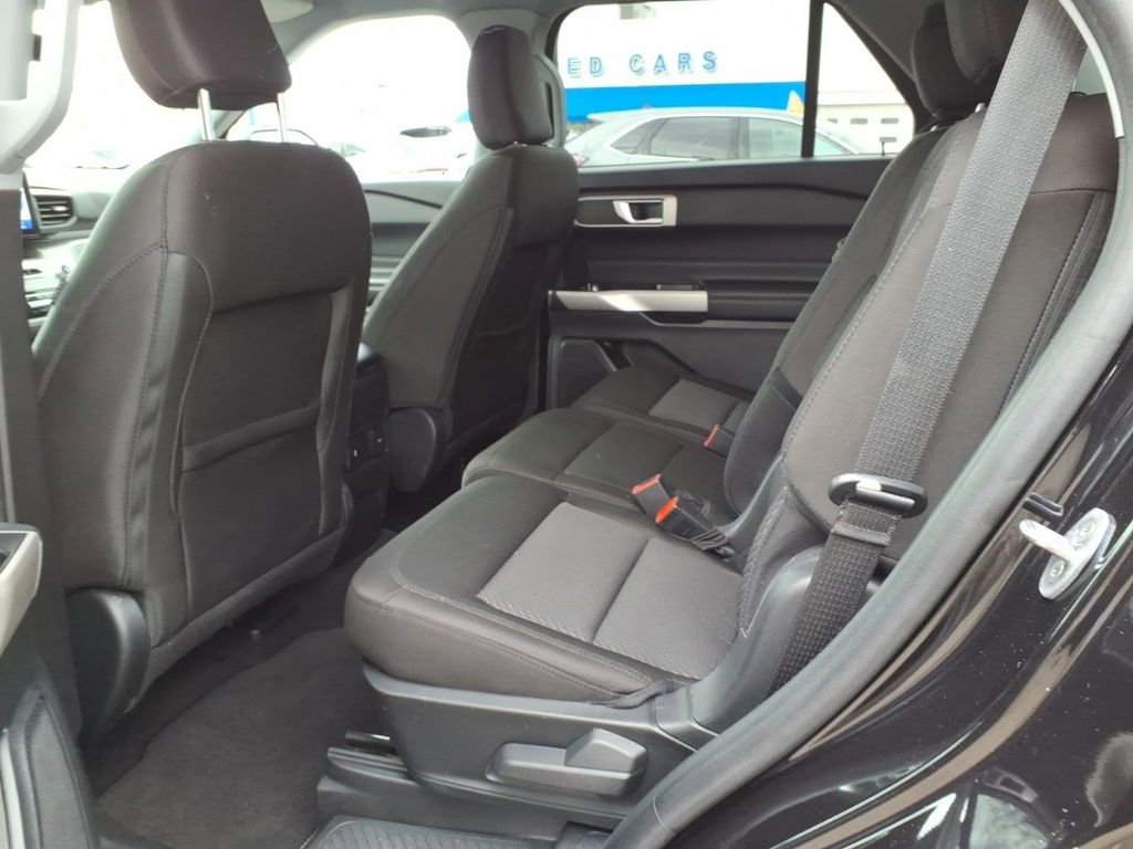 Used 2023 Ford Explorer XLT AWD/4WD image 12