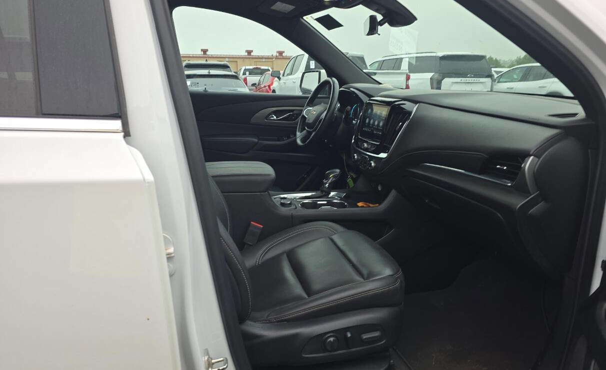 Used 2023 Chevrolet Traverse LT w/ LT Premium Package AWD/4WD image 10