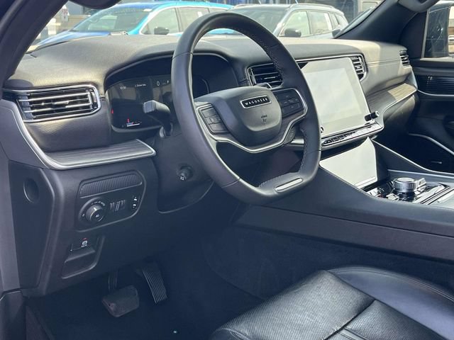Used 2024 Jeep Wagoneer Series III AWD/4WD image 12