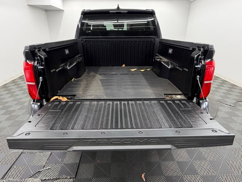 Used 2026 Toyota Tacoma SR5 AWD/4WD image 15