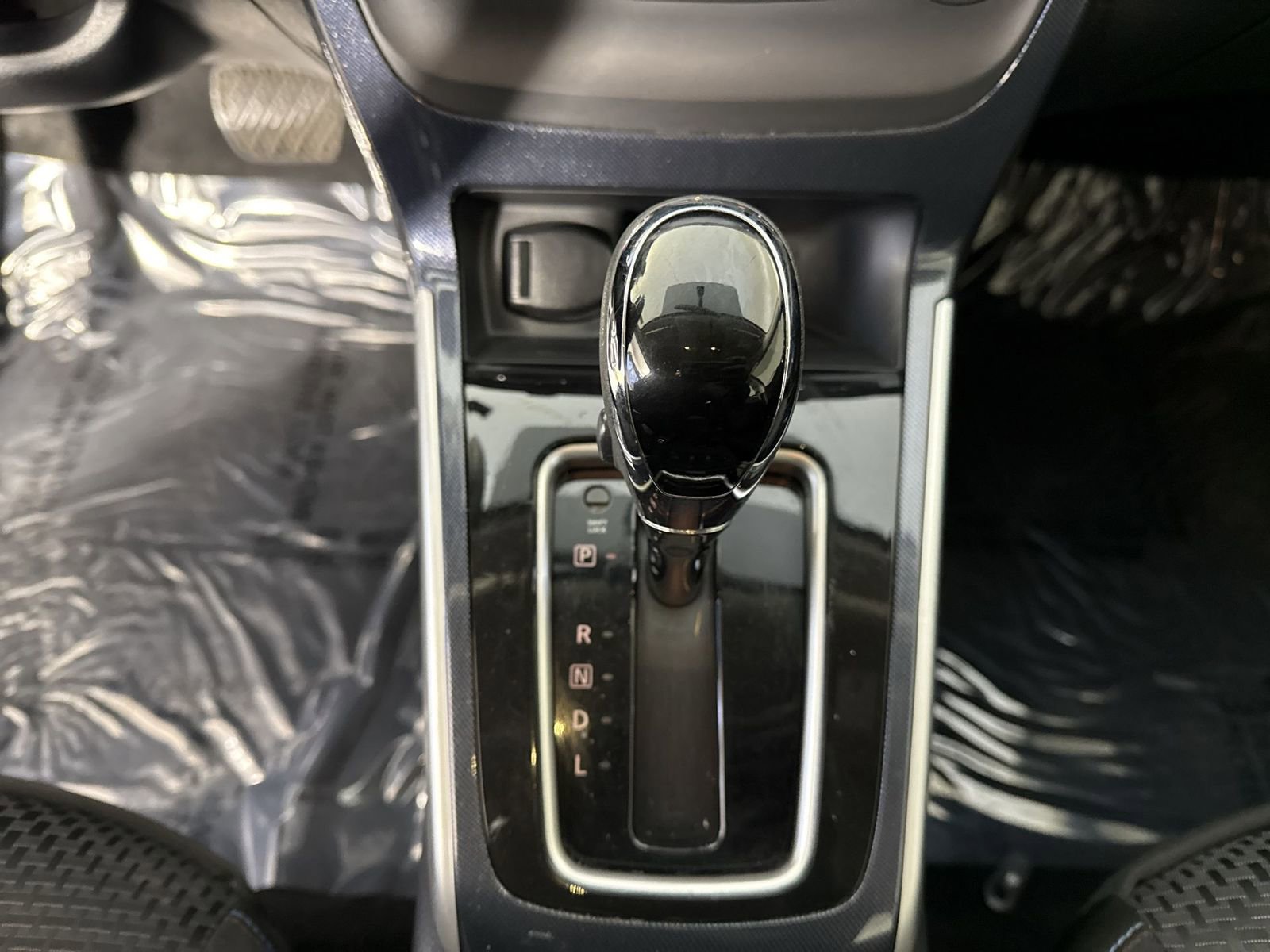 Used 2017 Nissan Sentra SR w/ SR Midnight Edition image 17