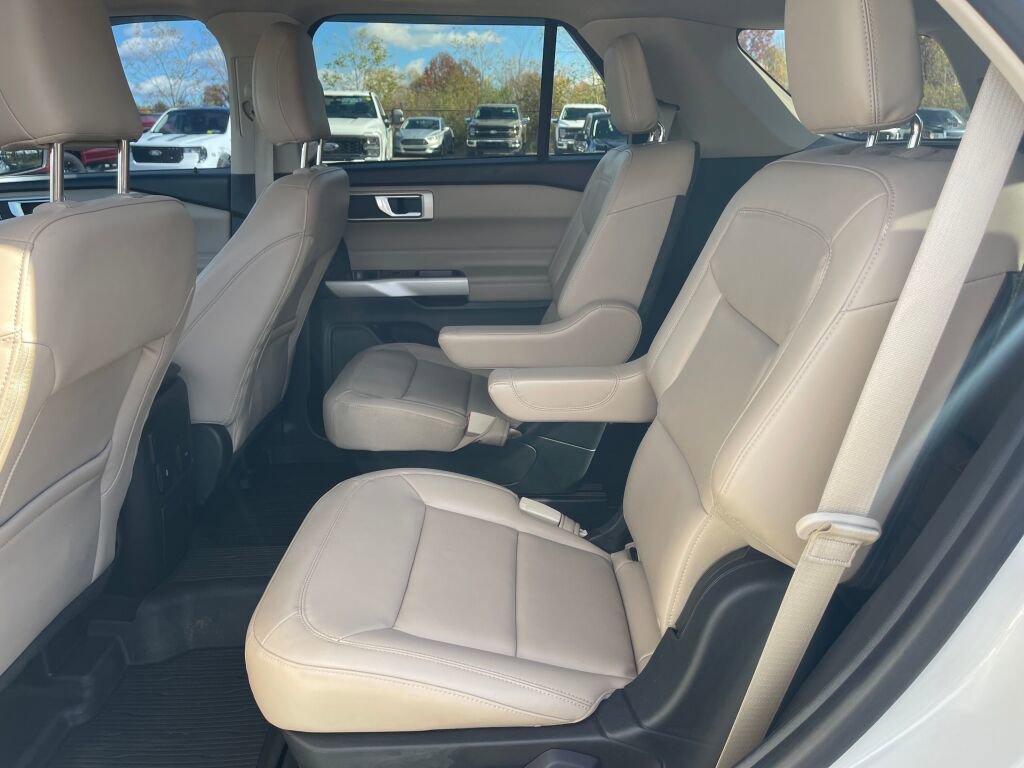 Used 2022 Ford Explorer XLT w/ Equipment Group 202A image 18