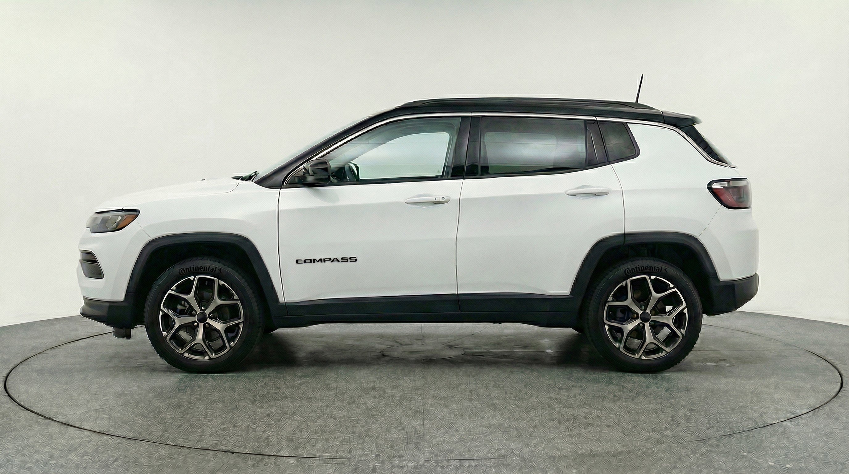 Used 2025 Jeep Compass Limited image 5