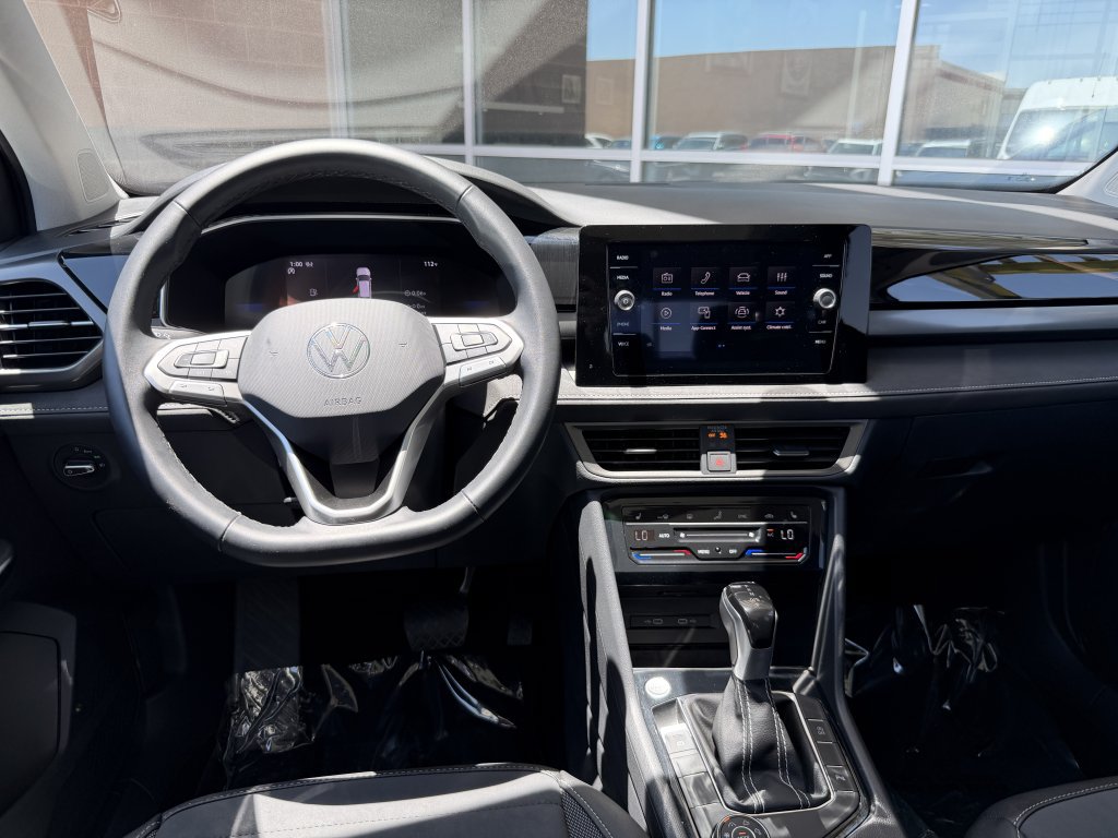 Used 2025 Volkswagen Taos SE AWD/4WD image 16