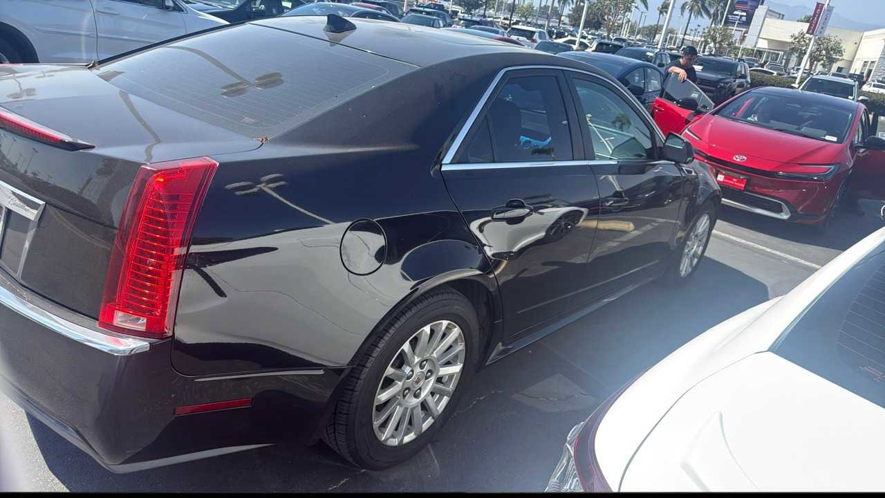 Used 2013 Cadillac CTS Luxury RWD image 2