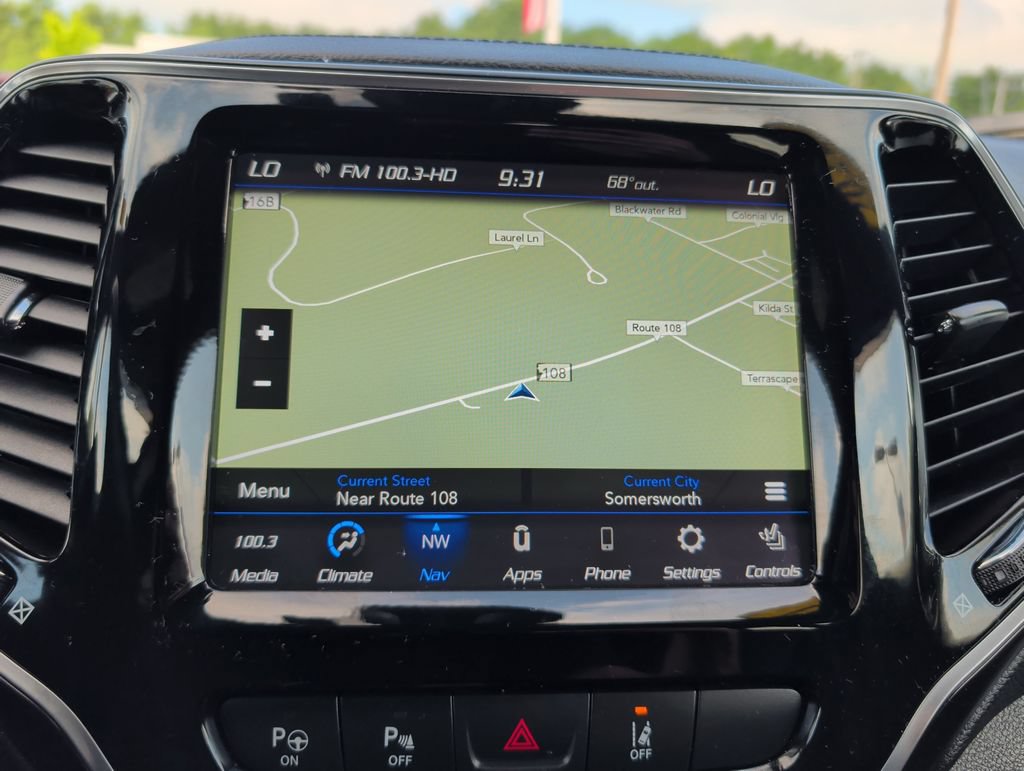 Used 2021 Jeep Cherokee High Altitude AWD/4WD image 23