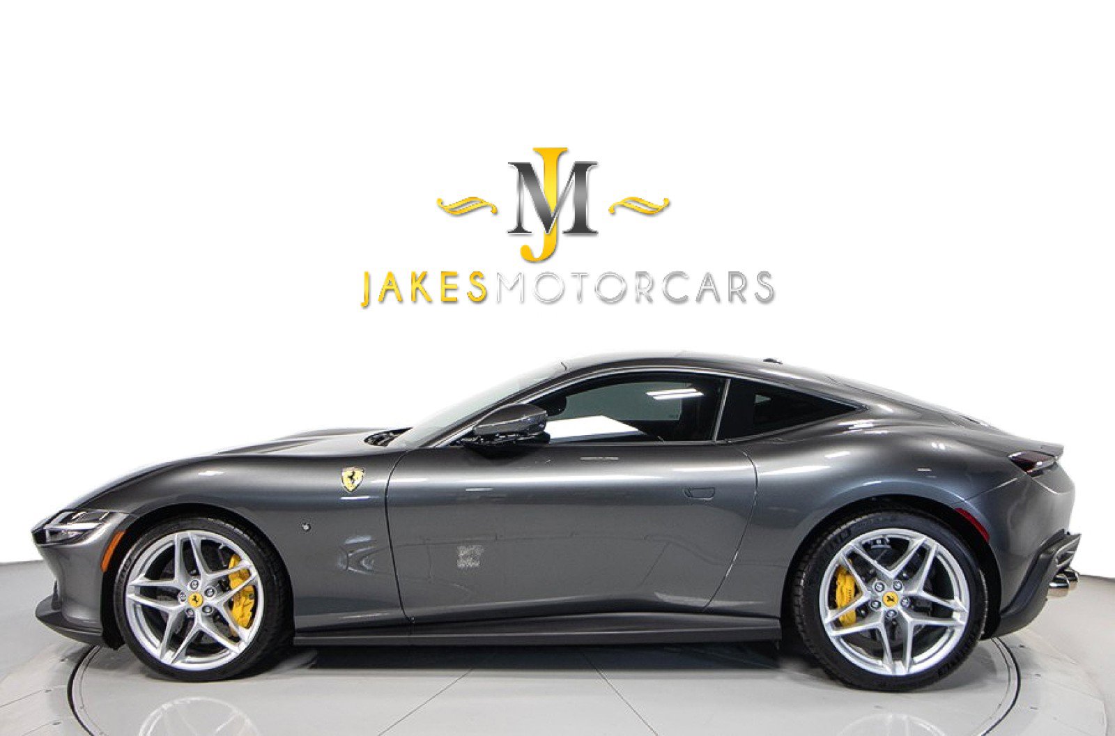 Used 2021 Ferrari Roma RWD image 2