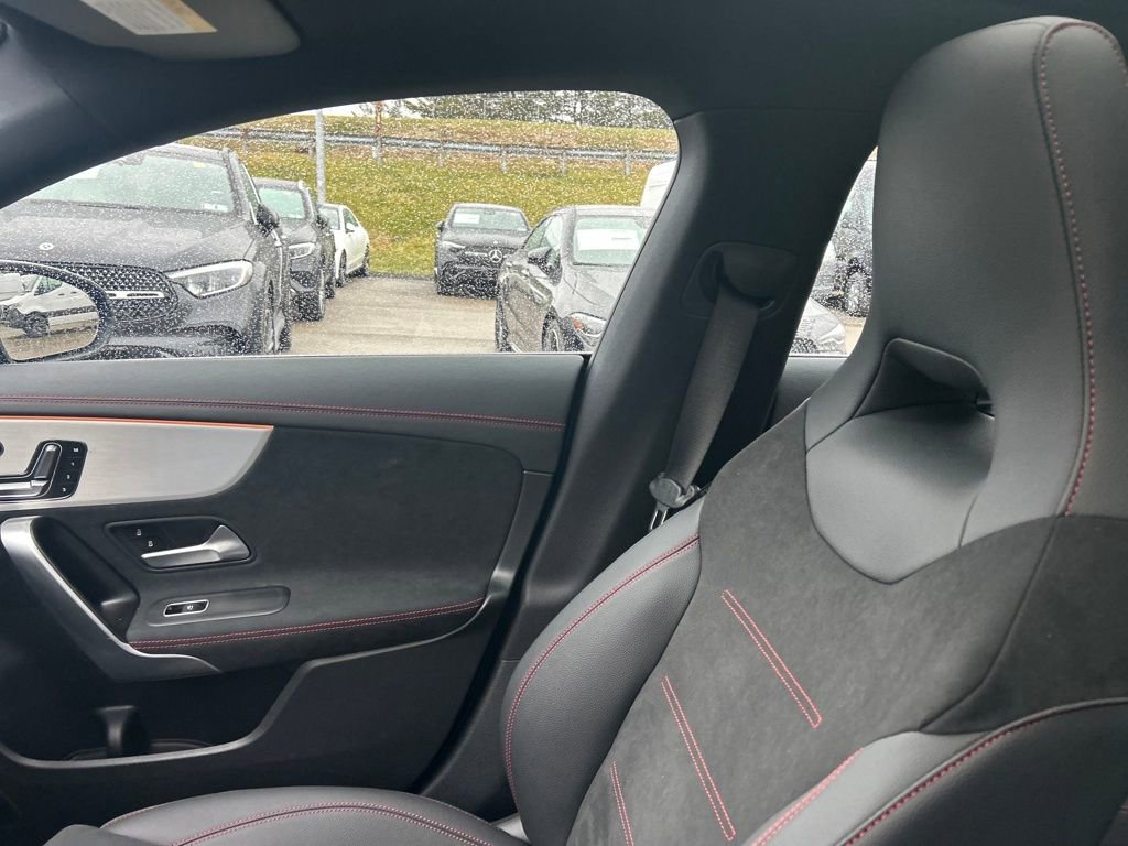 Used 2025 Mercedes-Benz CLA 250 4MATIC image 15