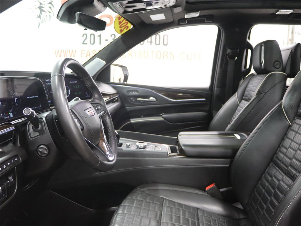 Used 2022 Cadillac Escalade ESV Sport Platinum AWD/4WD image 17