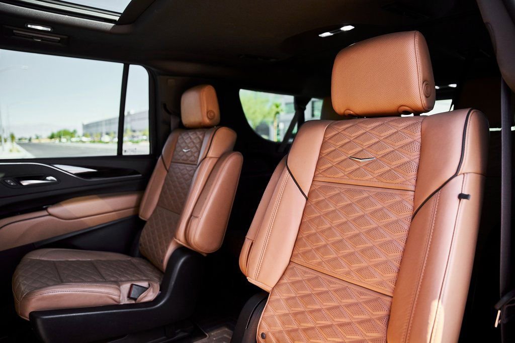 Used 2023 Cadillac Escalade ESV Sport w/ LPO, ONYX Package image 45