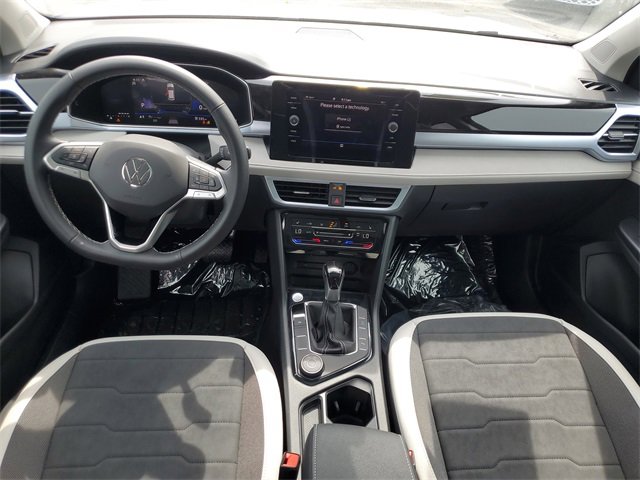 New 2025 Volkswagen Taos SE image 14