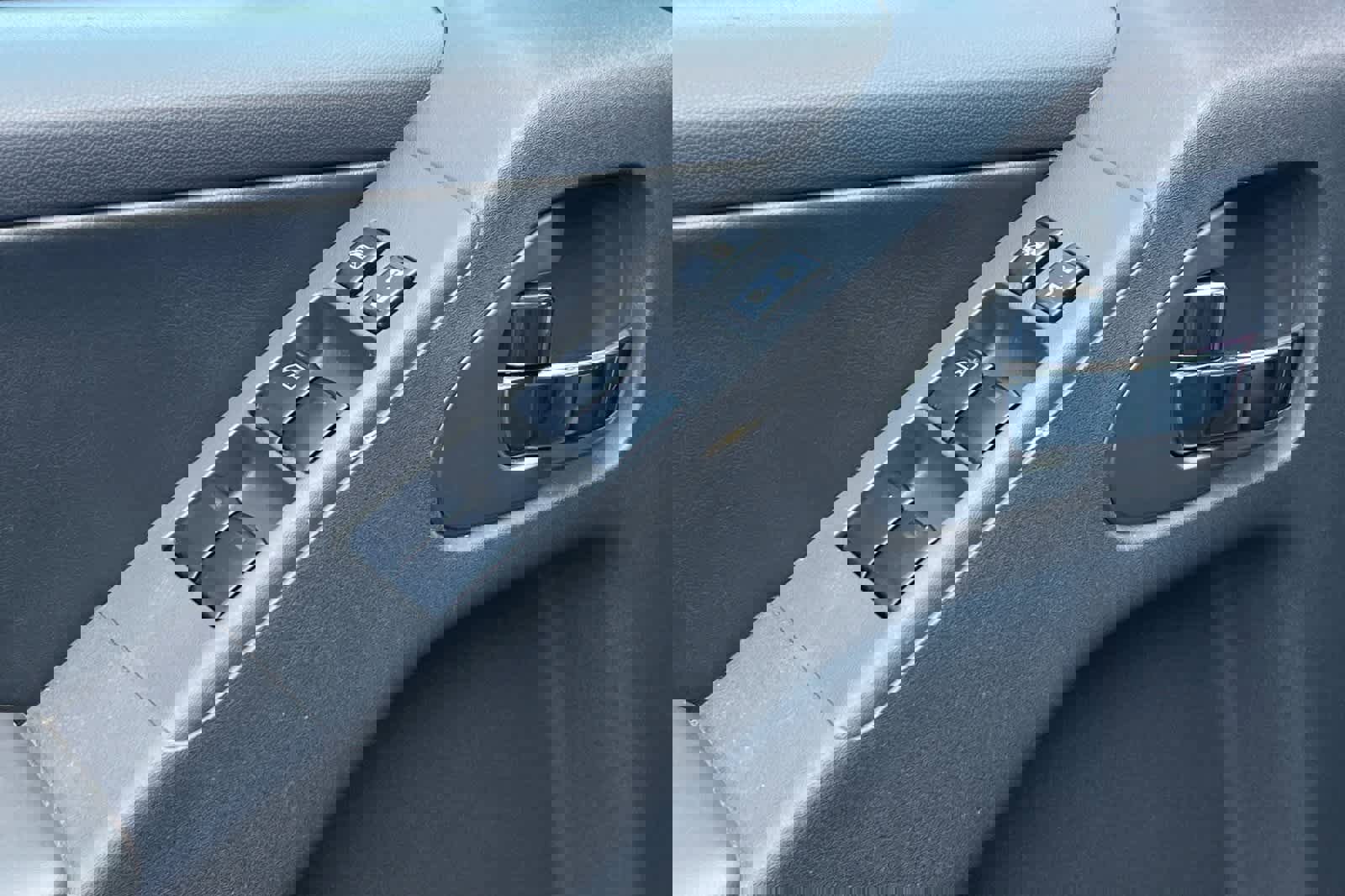 Used 2021 Nissan Frontier PRO-4X w/ Pro-4x Utility Package image 13