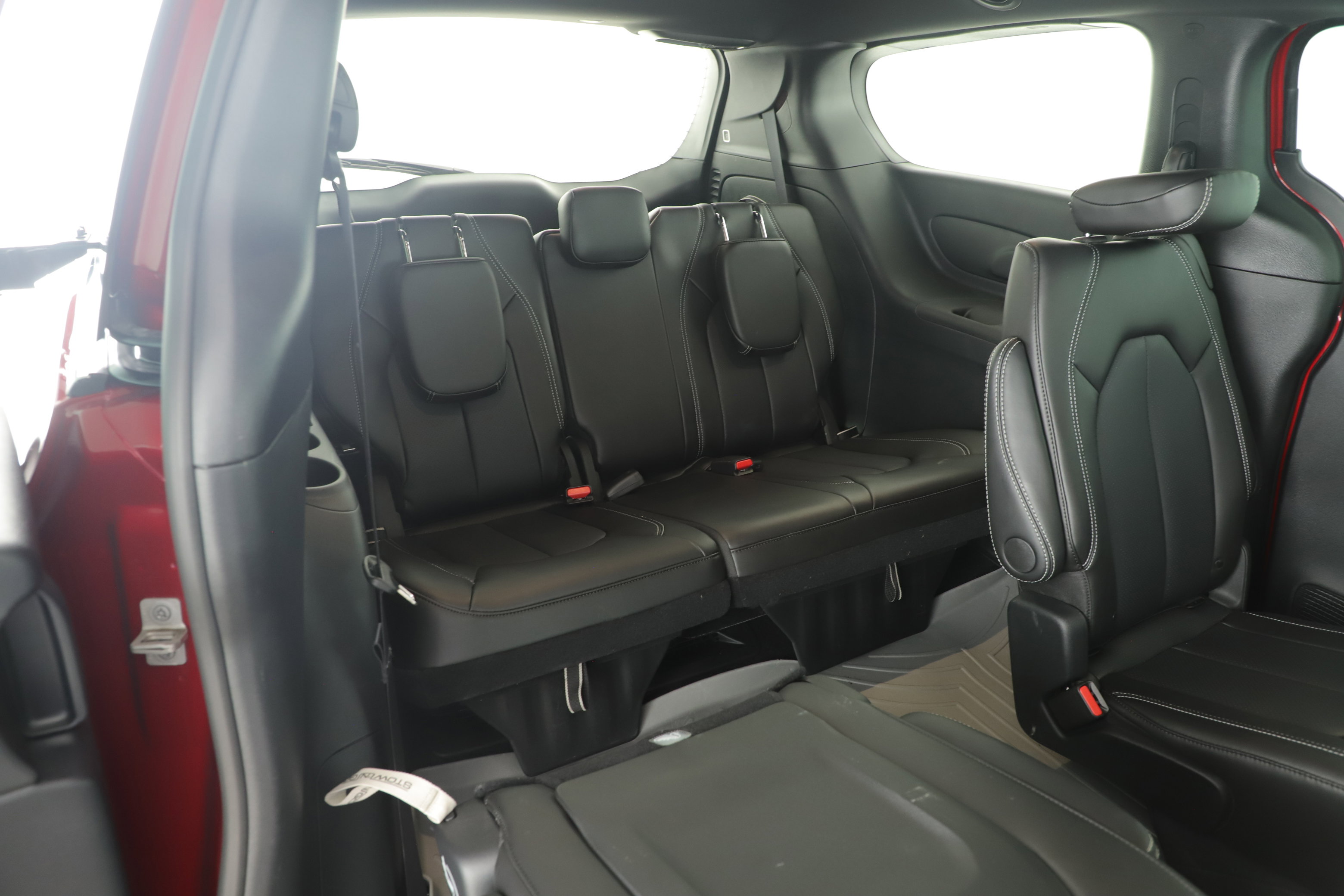 Used 2025 Chrysler Pacifica Select FWD image 14