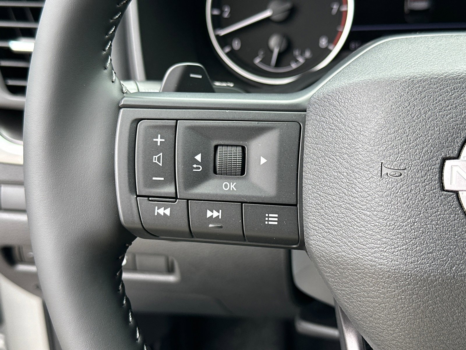 New 2025 Nissan Rogue SV image 27