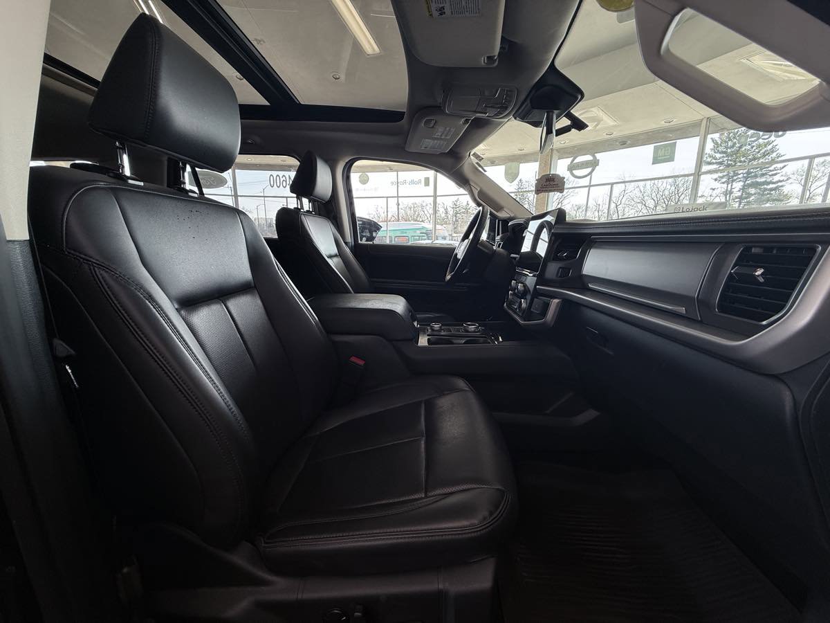 Used 2024 Ford Expedition XLT image 28