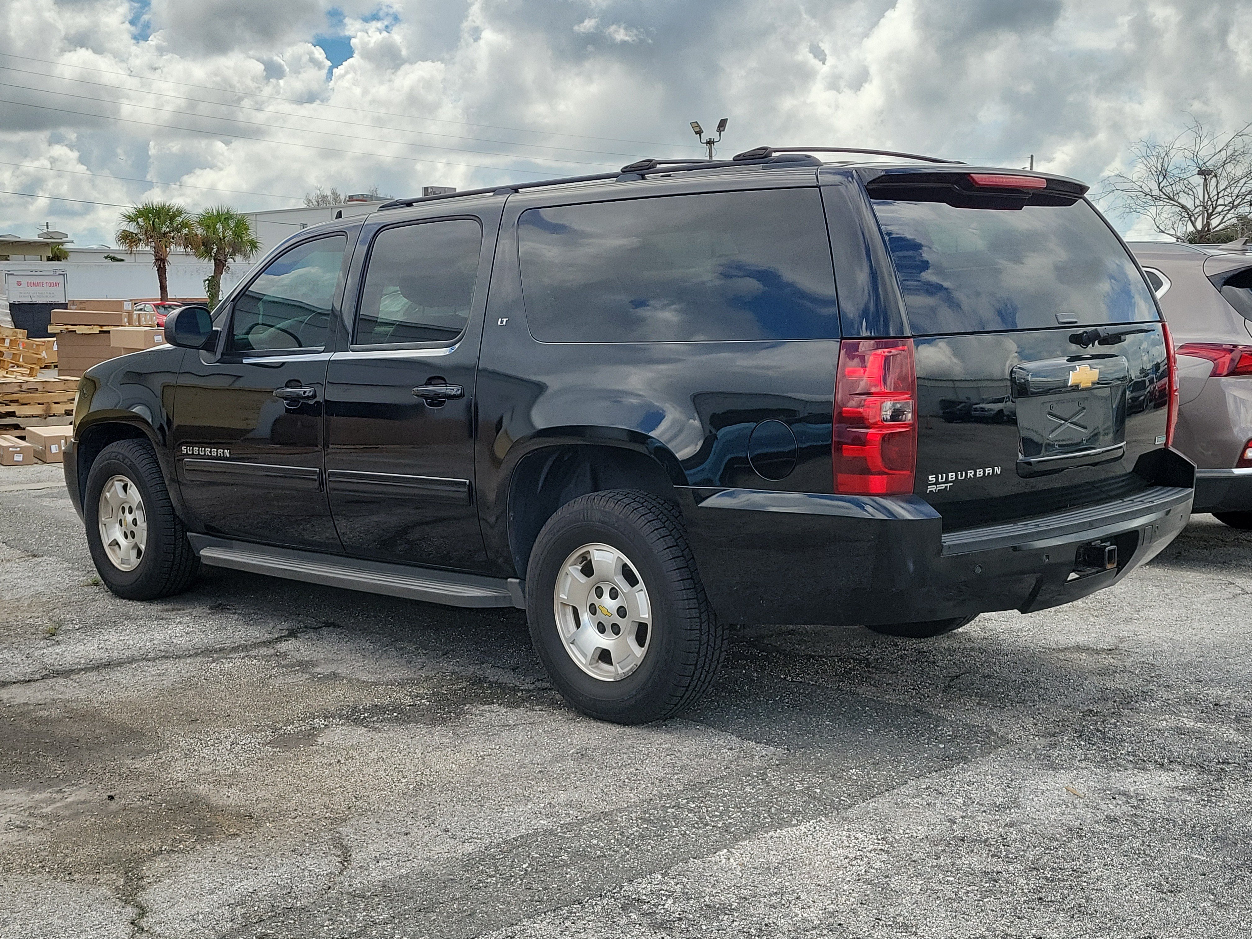 Used 2012 Chevrolet Suburban LT RWD image 5