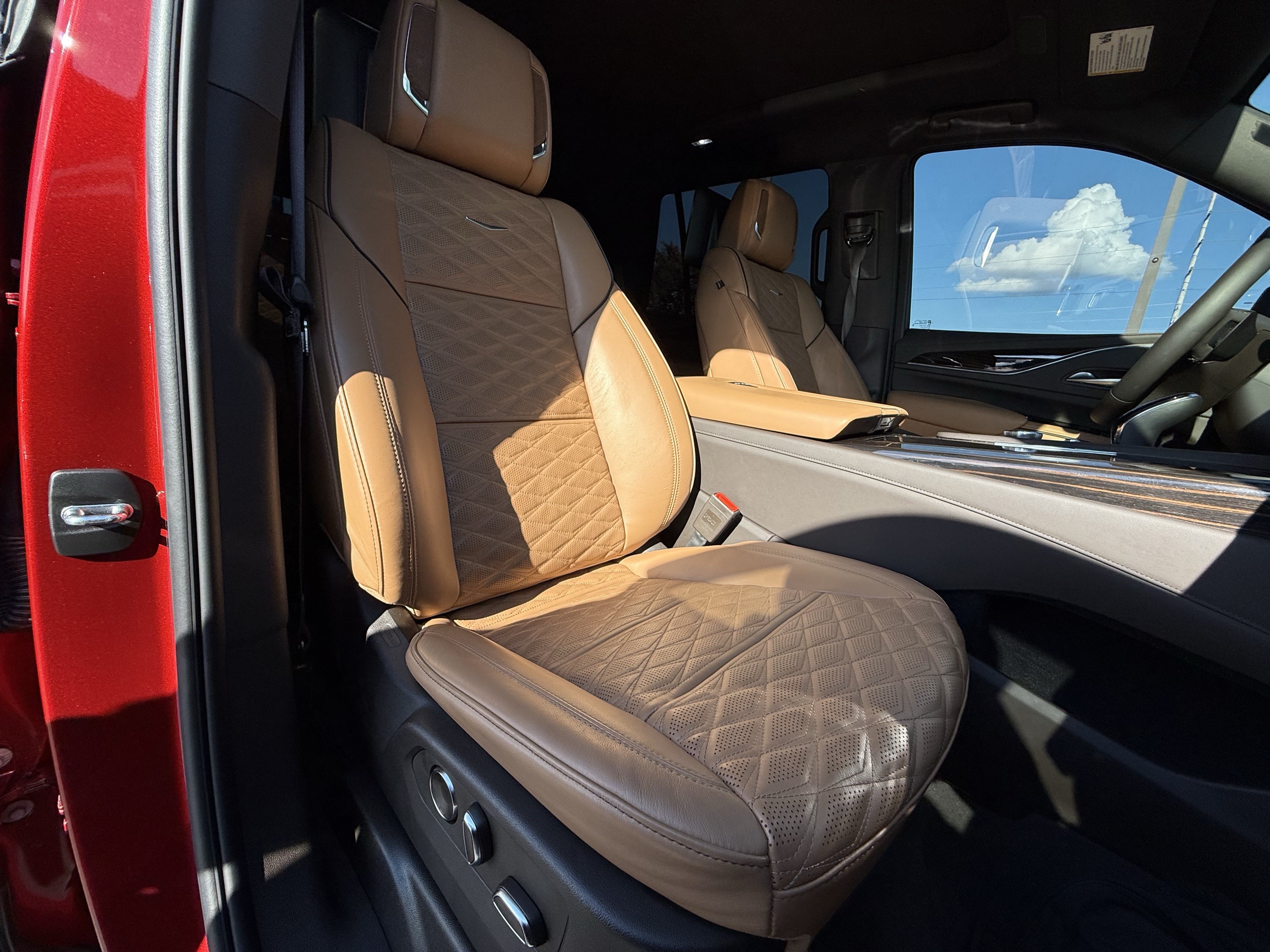 Used 2024 Cadillac Escalade Premium Luxury w/ Performance Package AWD/4WD image 37