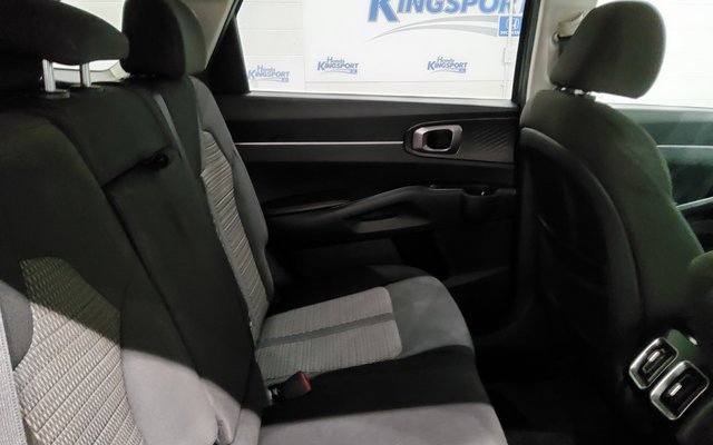 Used 2023 Kia Sorento LX image 17