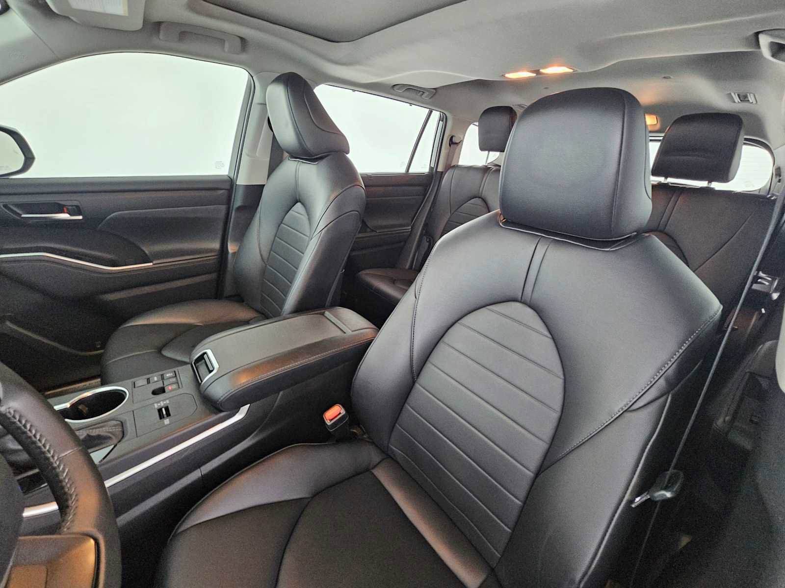 Used 2023 Toyota Highlander XLE image 23