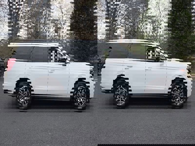 Used 2025 Ford Expedition Active image 17