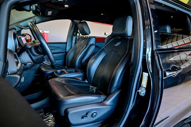 Used 2021 Chrysler Pacifica Touring-L w/ S Appearance Package image 14