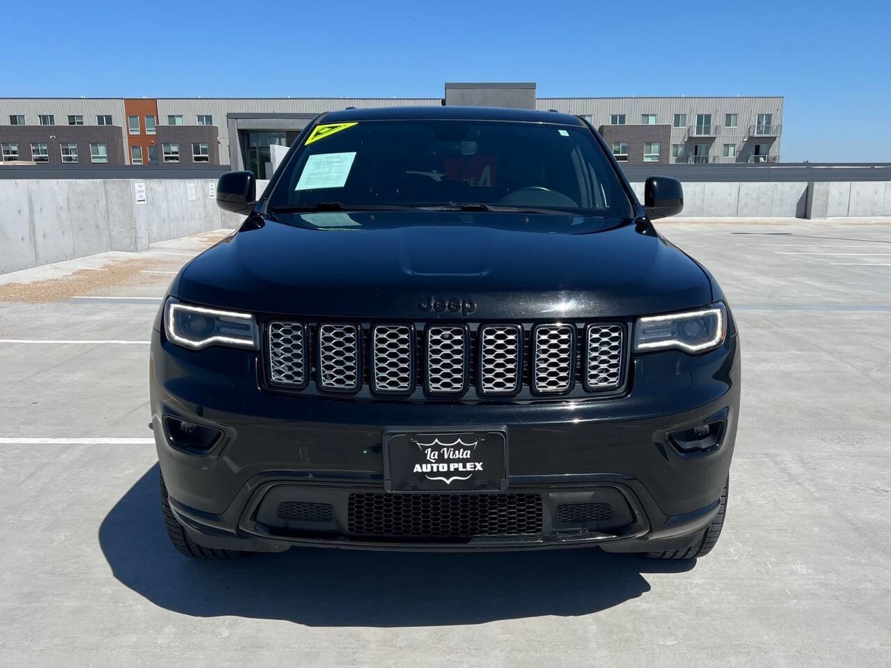 Used 2022 Jeep Grand Cherokee Altitude AWD/4WD image 3
