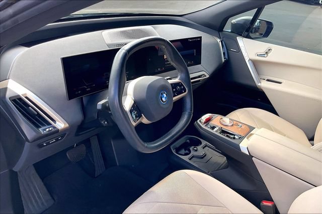 Used 2023 BMW iX xDrive50 w/ Ultimate Package 2 AWD/4WD image 13