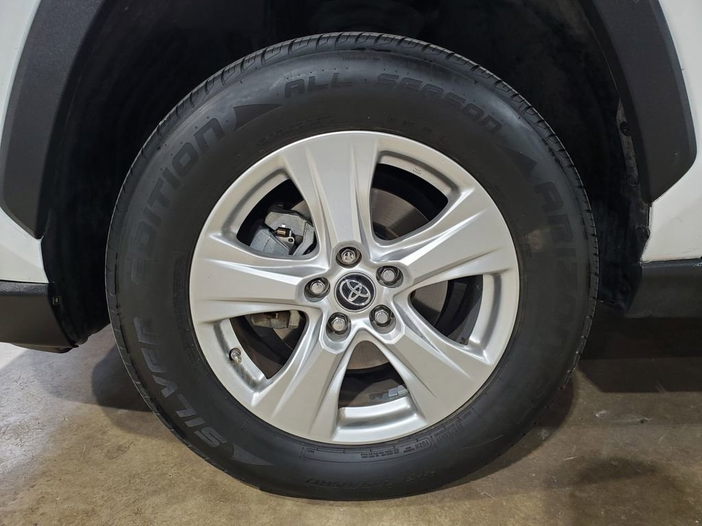 Used 2019 Toyota RAV4 LE AWD/4WD image 34