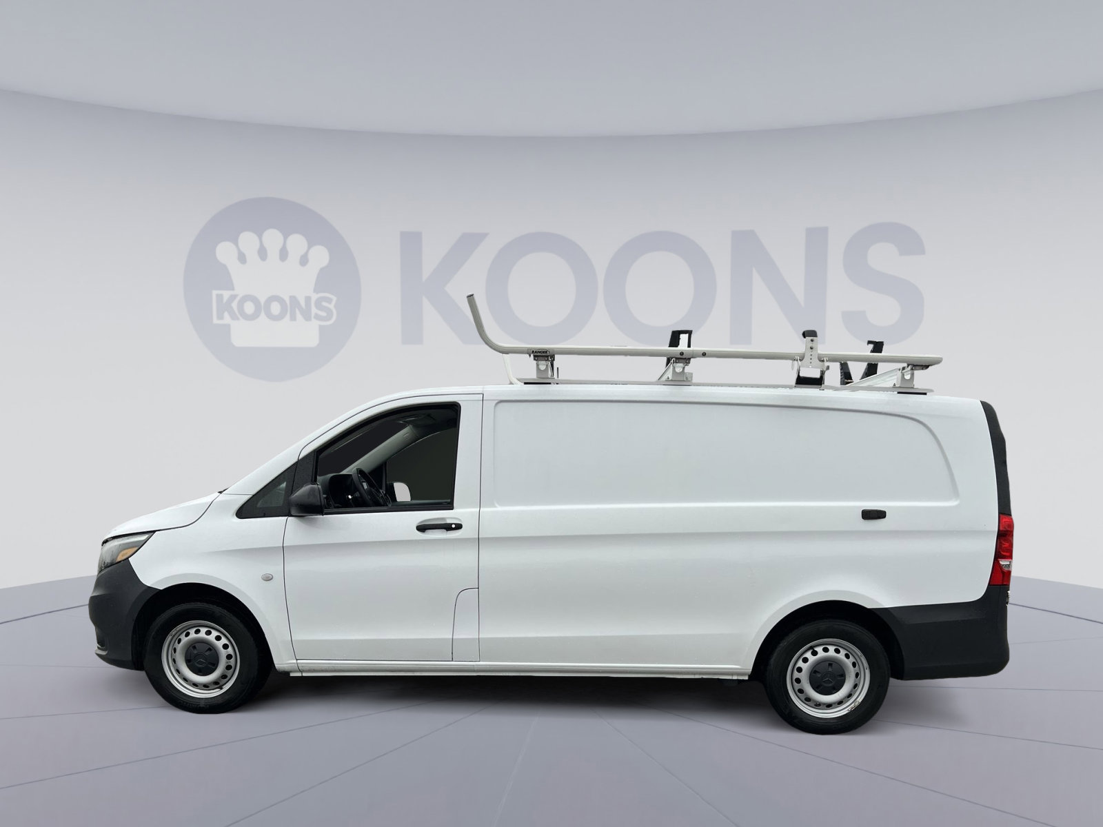Used 2023 Mercedes-Benz Metris image 2