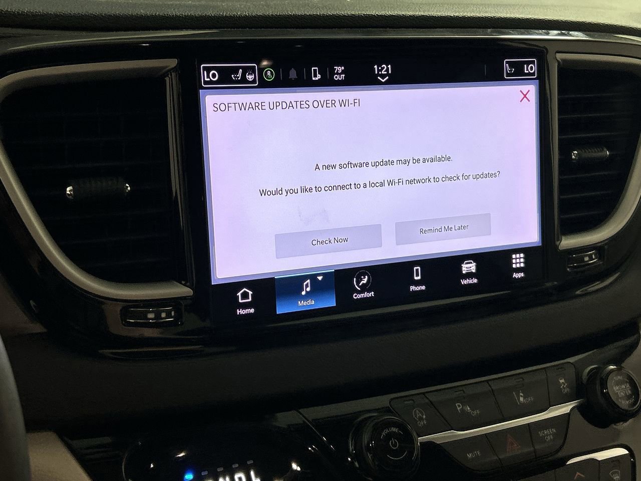 Used 2023 Chrysler Pacifica Touring-L image 16