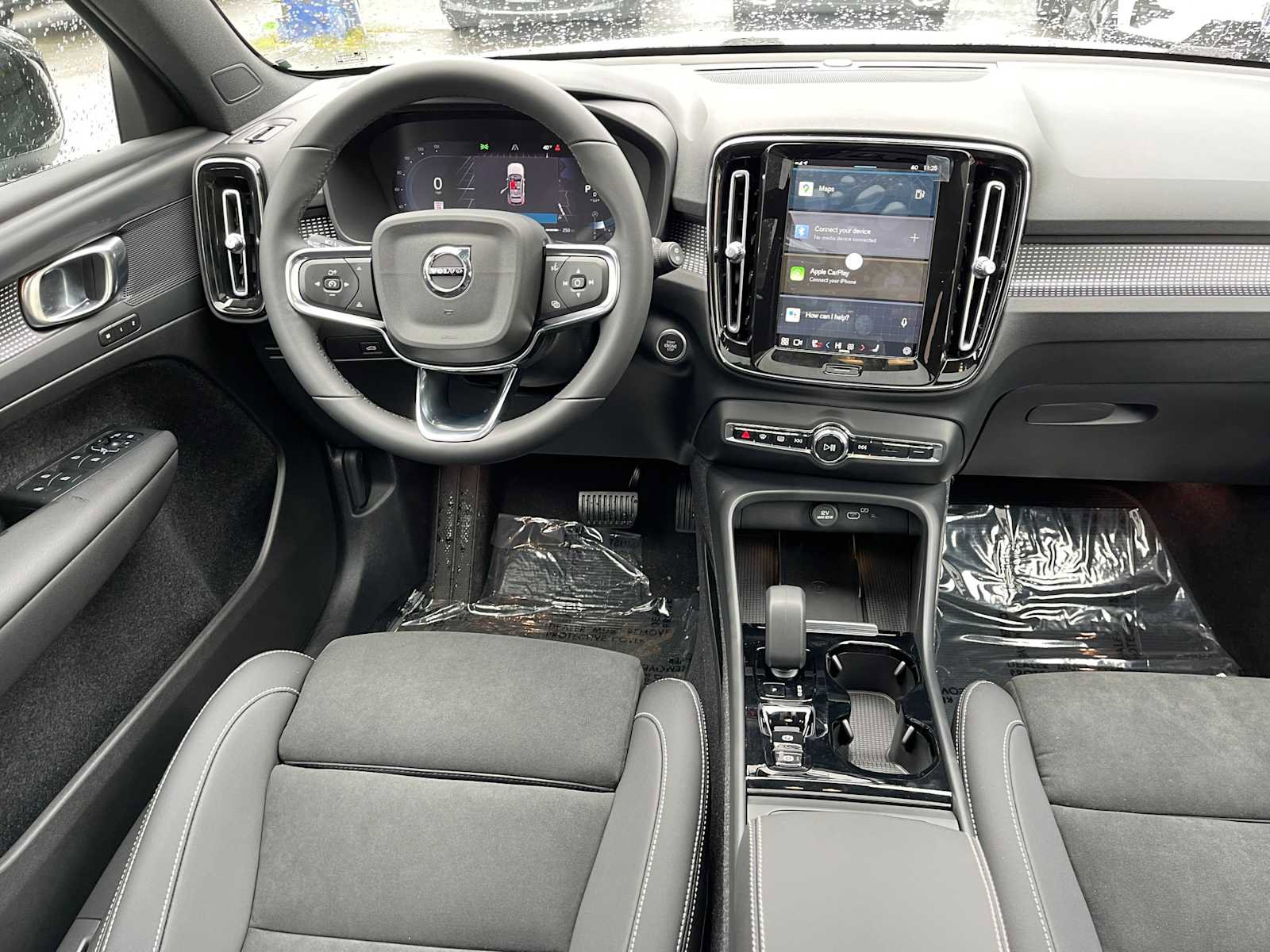 New 2023 Volvo XC40 B5 Plus w/ Protection Package Premier image 14