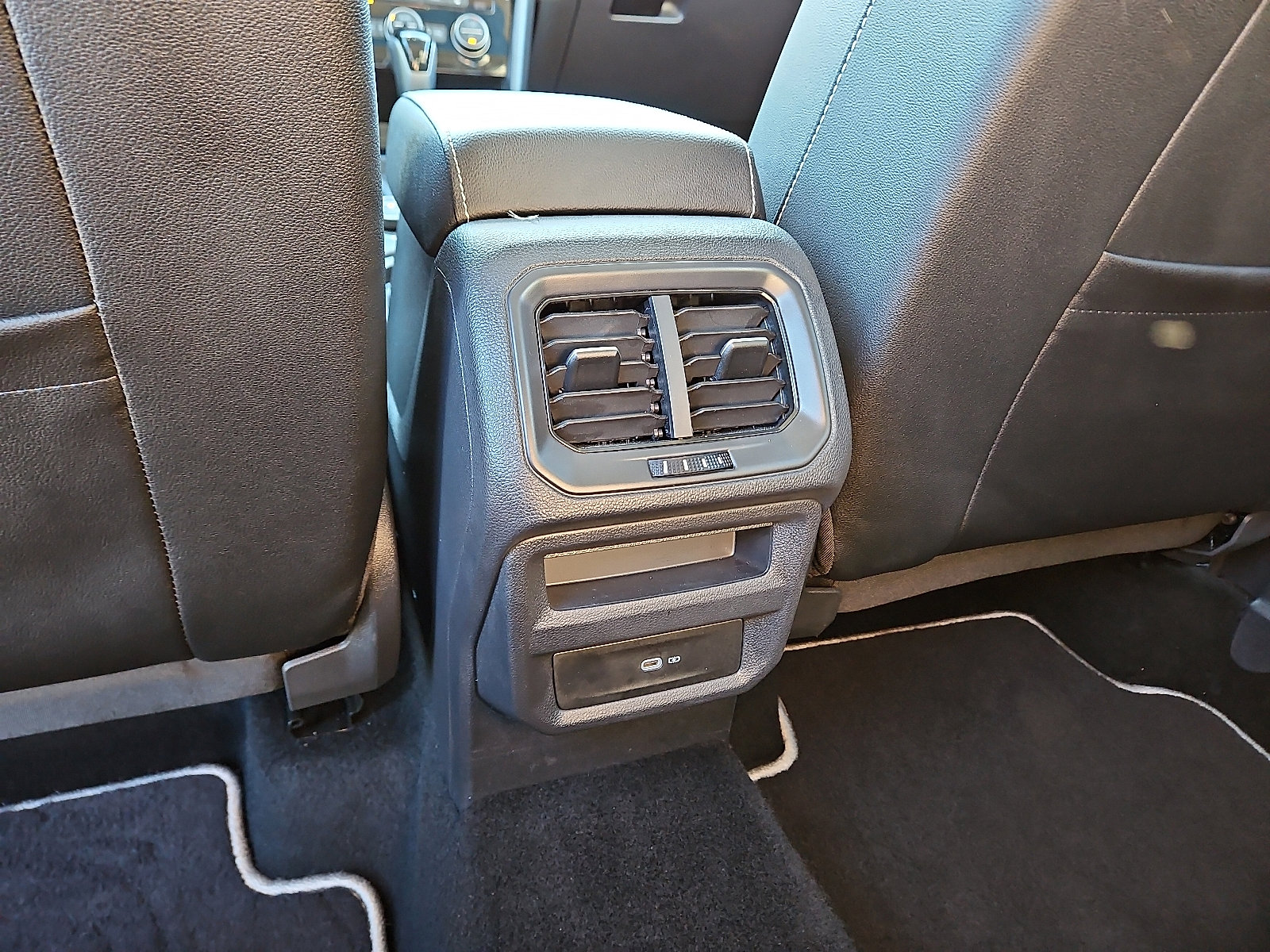 Certified 2023 Volkswagen Taos SEL image 8