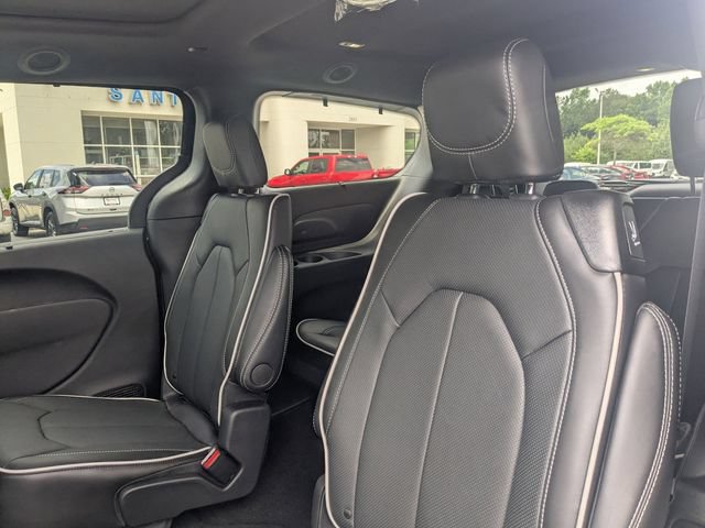 New 2027 Chrysler Pacifica Limited FWD image 26