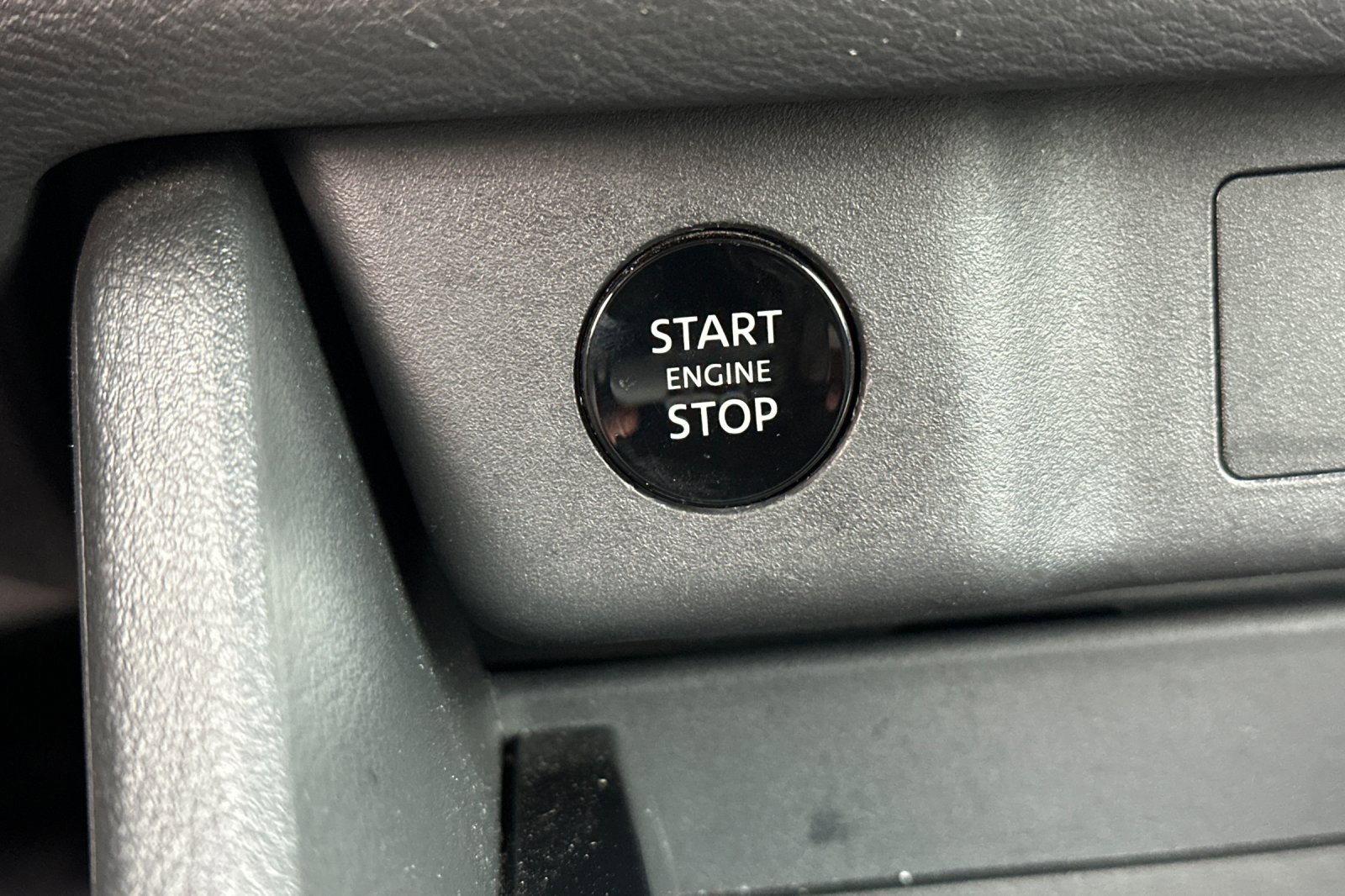 Certified 2025 Nissan Rogue S image 25