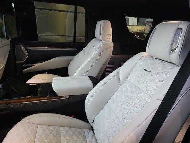 Certified 2026 Cadillac Escalade ESV Platinum Luxury AWD/4WD image 15
