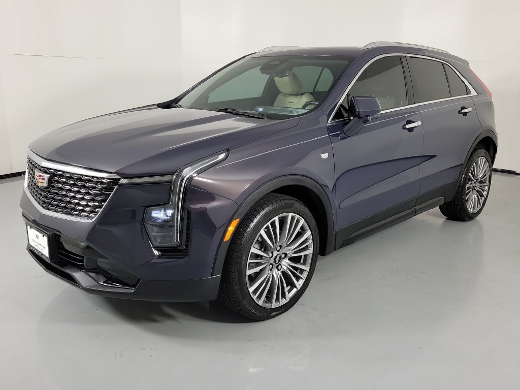 Used 2025 Cadillac XT4 Premium Luxury FWD image 3