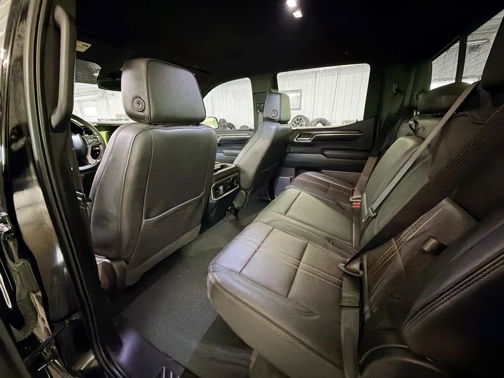 Used 2024 Chevrolet Silverado 1500 High Country w/ Midnight Edition AWD/4WD image 9