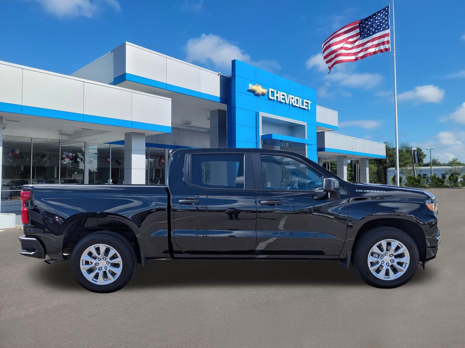 Used 2025 Chevrolet Silverado 1500 Custom image 3