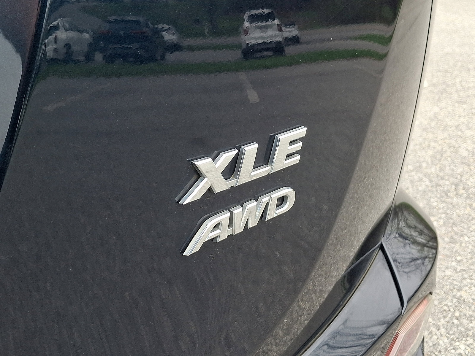 Used 2017 Toyota RAV4 XLE image 34