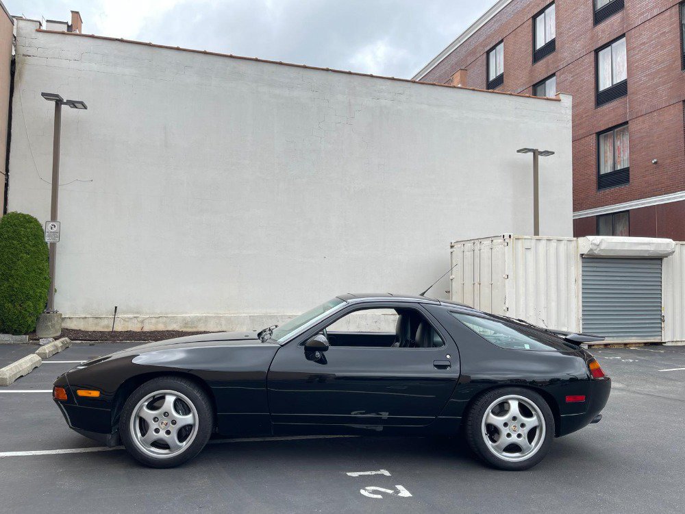 Used 1993 Porsche 928 GTS RWD image 4