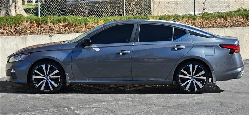 Used 2020 Nissan Altima 2.5 SR w/ Premium Package image 2