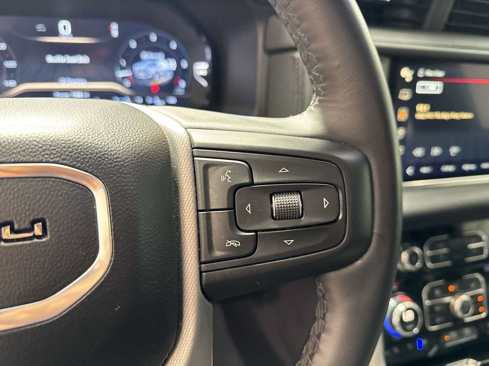 Used 2024 GMC Yukon XL Denali AWD/4WD image 24