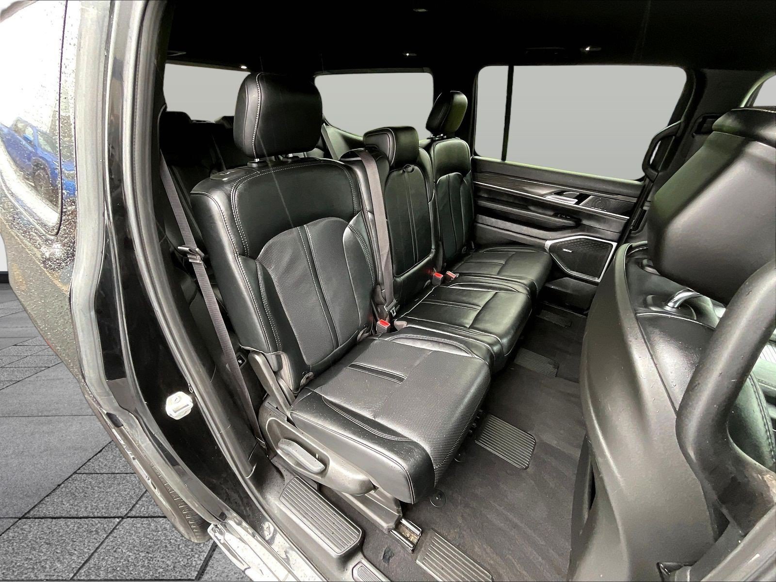 Used 2024 Jeep Wagoneer Series II w/ Flexible Seating Group AWD/4WD image 28