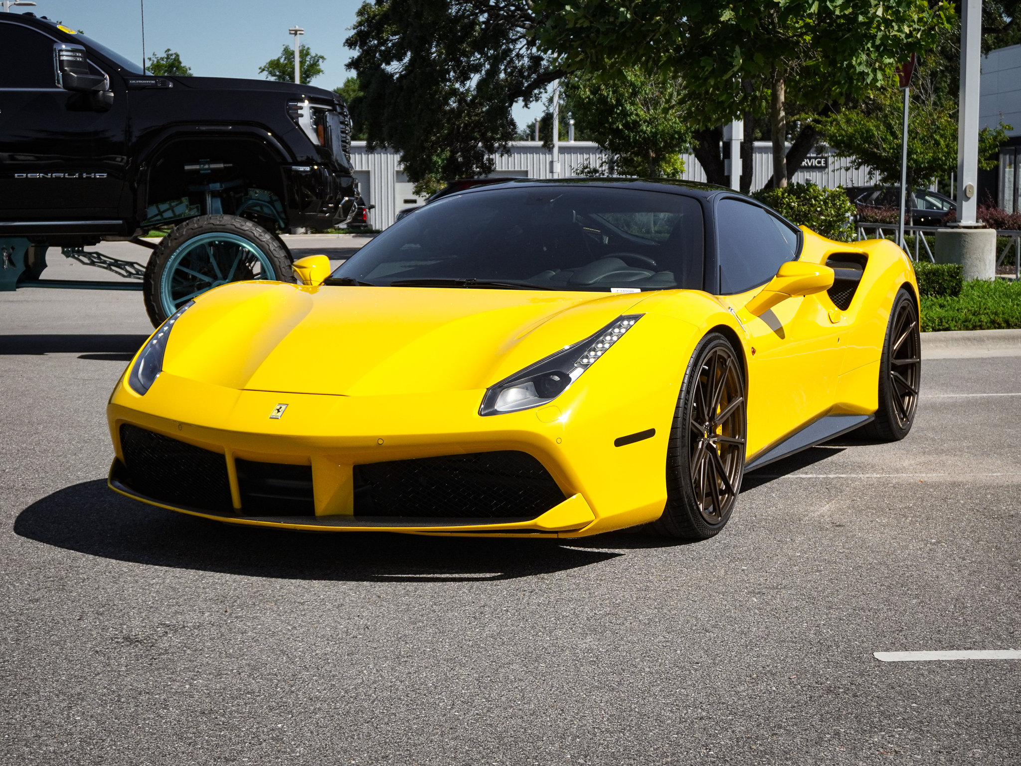 Used 2018 Ferrari 488 GTB RWD image 3