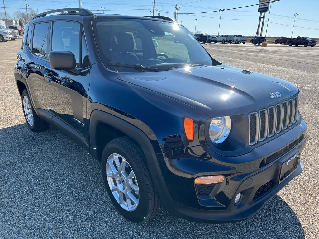 Used 2022 Jeep Renegade Latitude AWD/4WD image 7