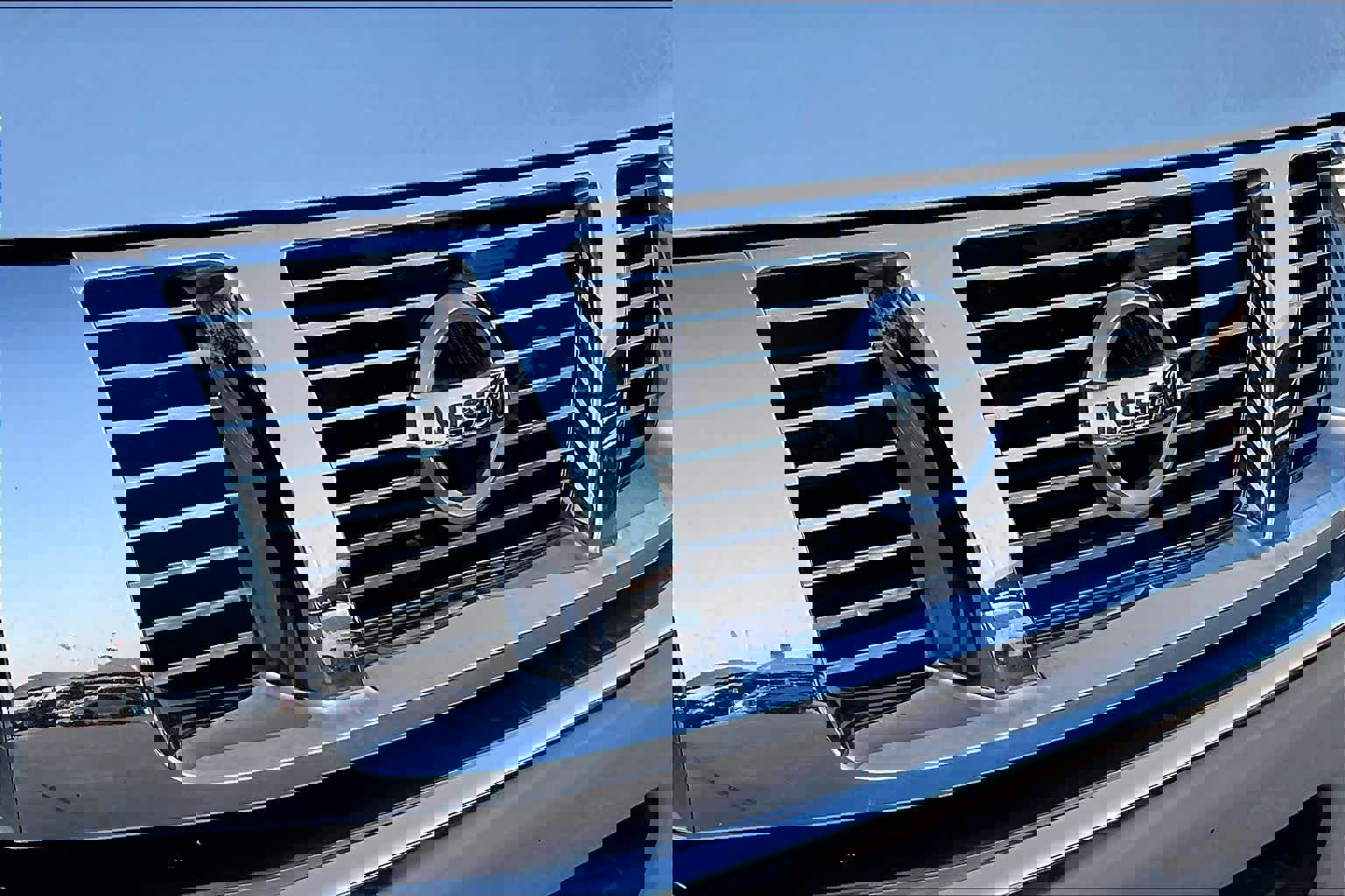 Used 2015 Nissan Titan SL w/ SL Moonroof Package image 29