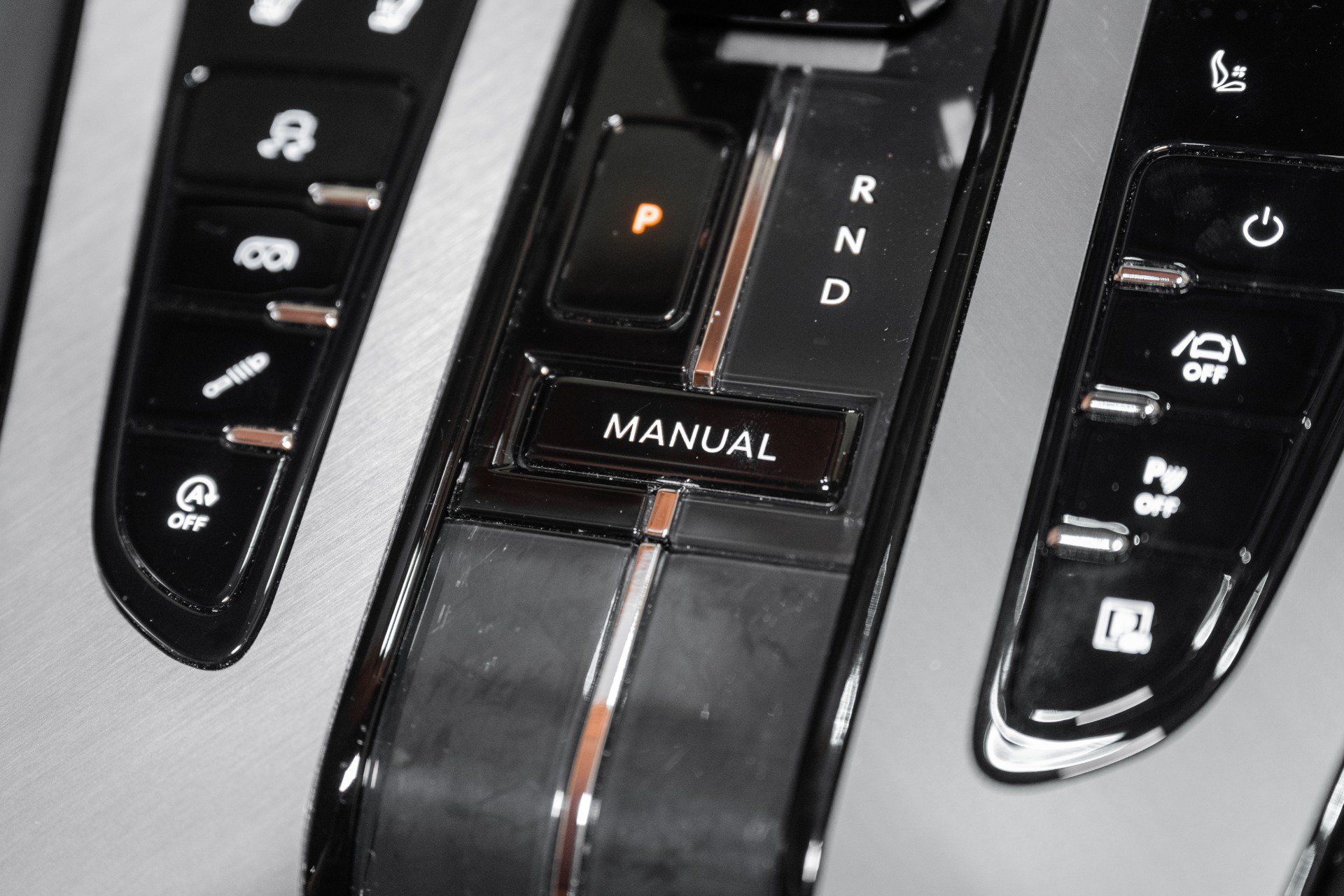 Used 2024 Aston Martin DB12 Coupe RWD image 32