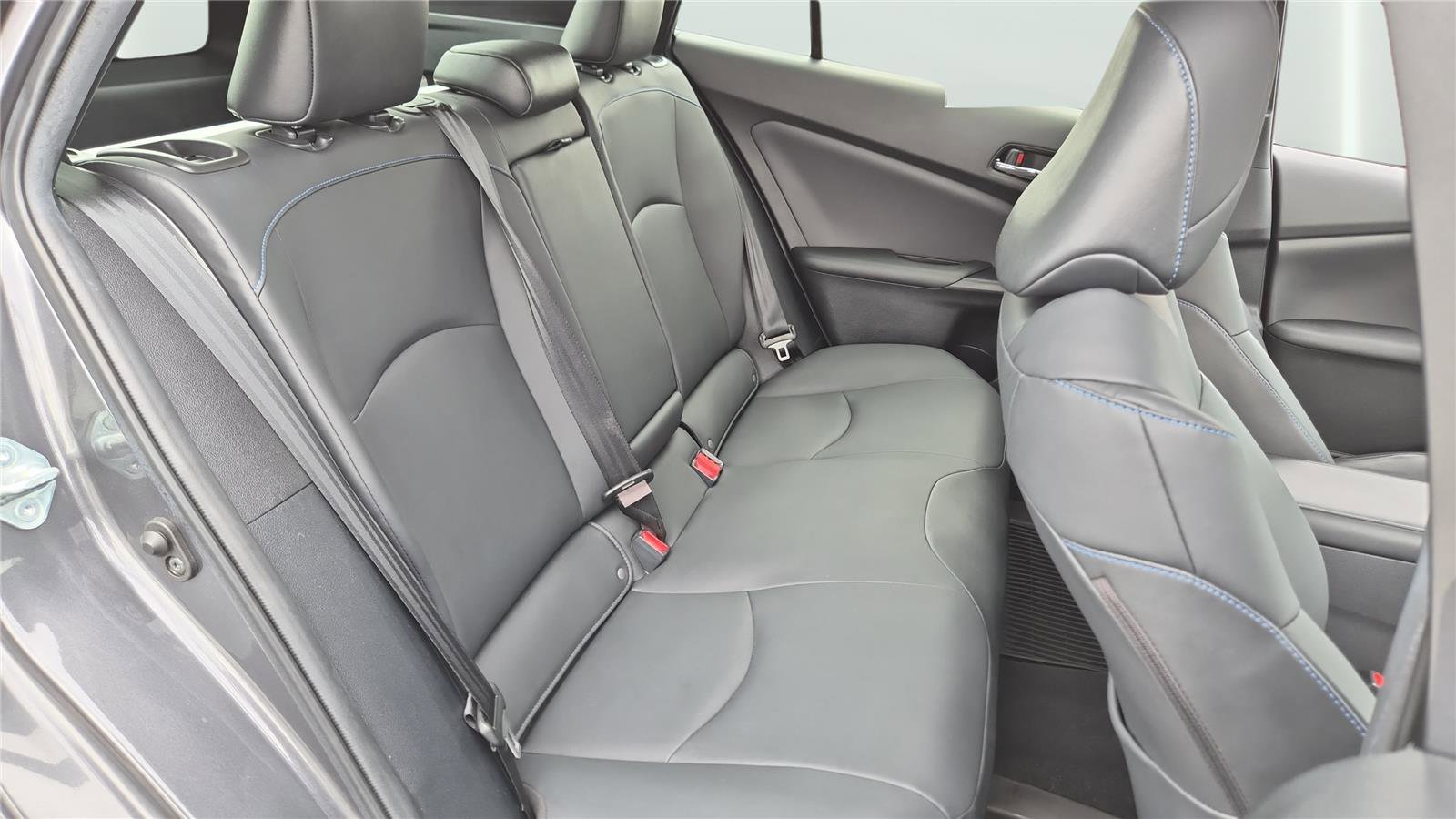 Used 2021 Toyota Prius Limited w/ Premium Convenience Package FWD image 15